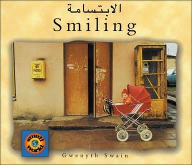 Cover of Smiling (English-Arabic)